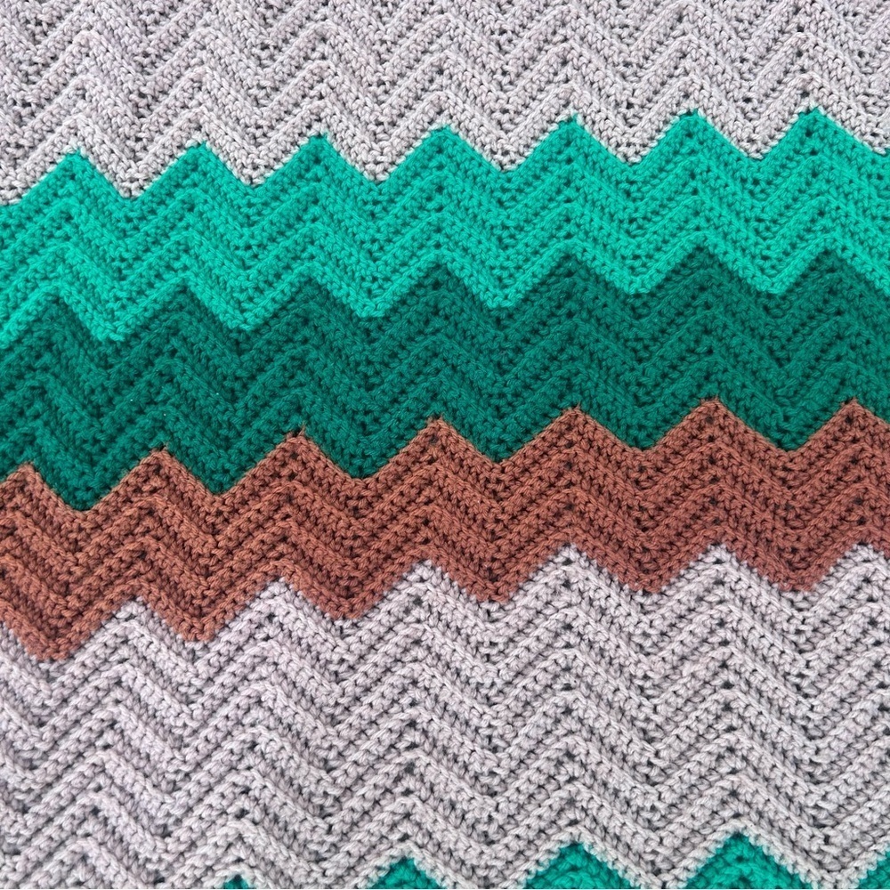 Vintage 1970s Afghan Blanket Chevron Retro Greens, Brown And Cream - Picture 4 of 8